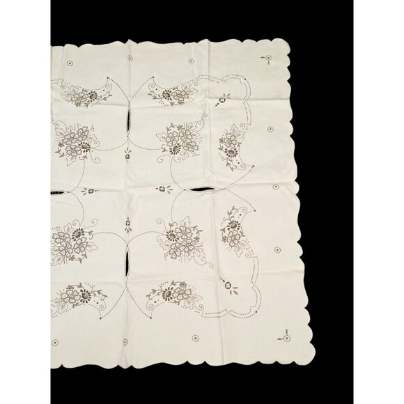 Vintage Handmade Embroidered Tablecloth 40"x40" w/ 8 Napkins 9" Floral Unused - Picture 3 of 5